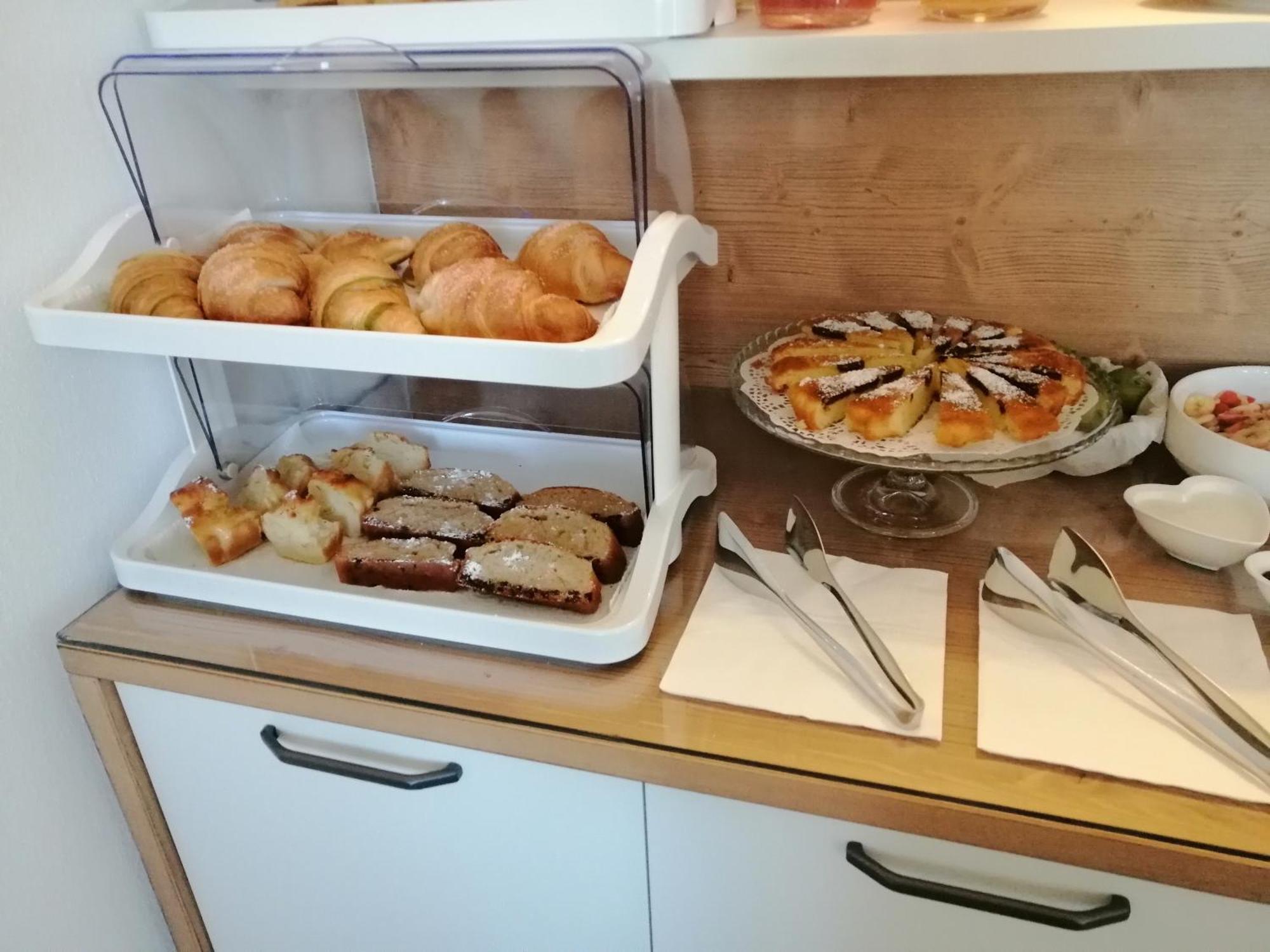 Affittacamere B&B Mercedes Romallo 外观 照片