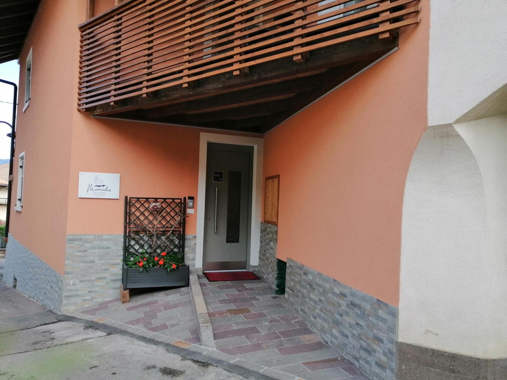 Affittacamere B&B Mercedes Romallo 外观 照片